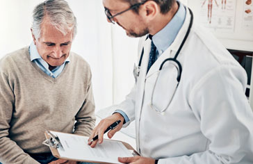 visit-physicians Old man visiting doctor