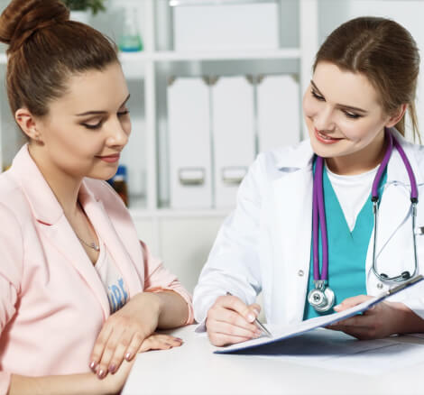 shutterstock_736555114 1 (1) Two doctors talking