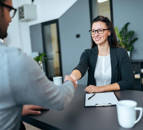 shutterstock_736555114 1 Meeting with a hand shake with client